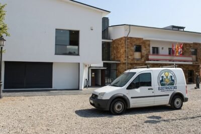 electricista cacabelos 24 horas disponible