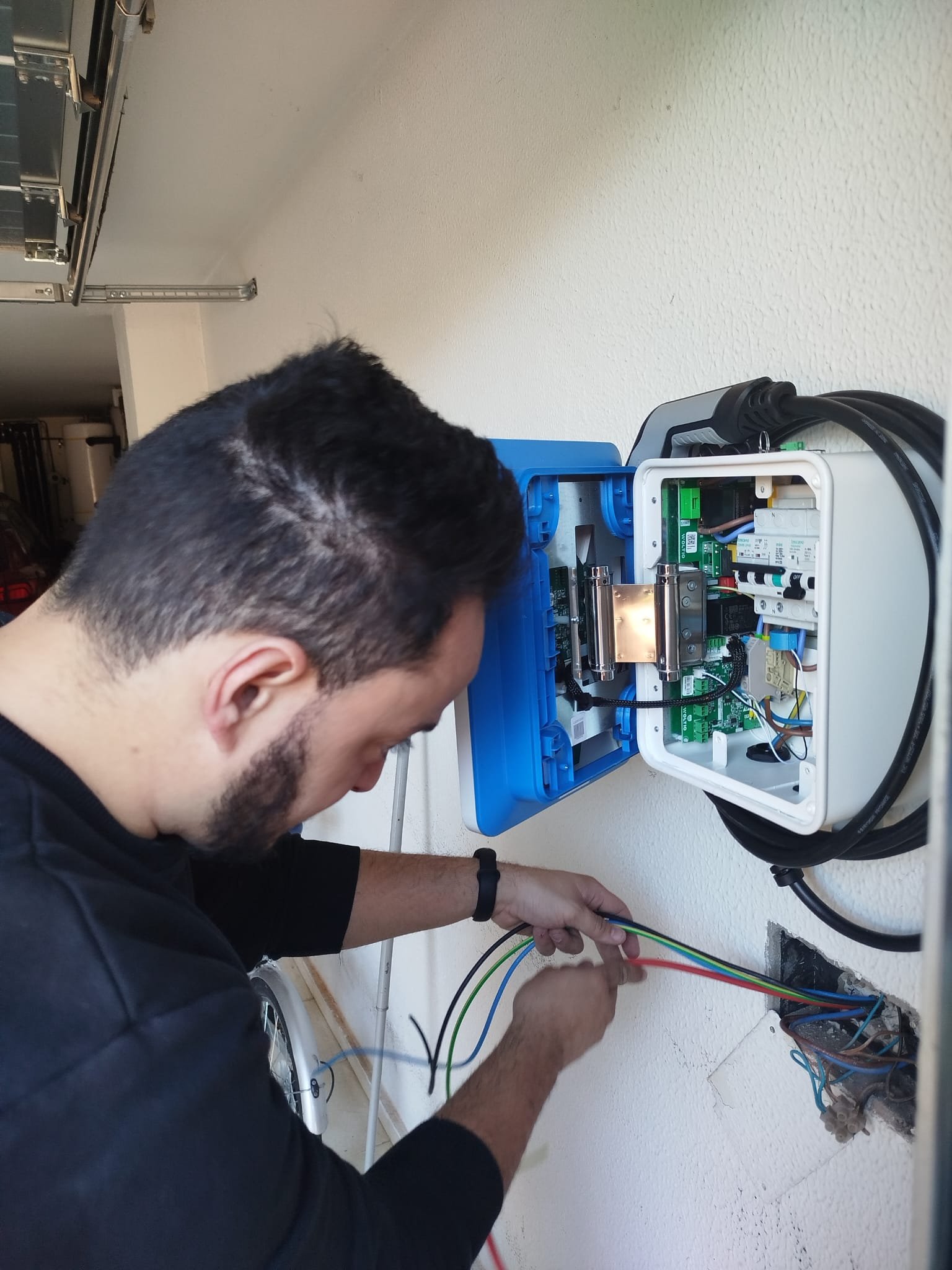 Instalación de cuadro eléctrico por Dani Díaz en Ponferrada